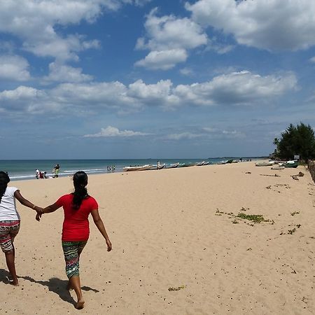 Hotel Marine At Negombo Beach Экстерьер фото