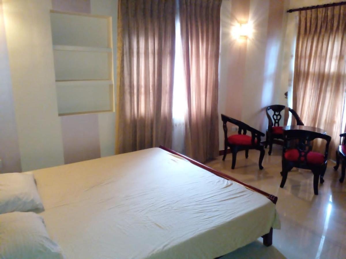 Hotel Marine At Negombo Beach Экстерьер фото