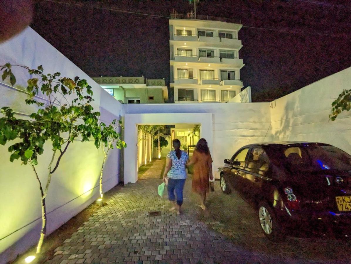 Hotel Marine At Negombo Beach Экстерьер фото