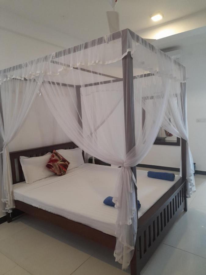 Hotel Marine At Negombo Beach Экстерьер фото