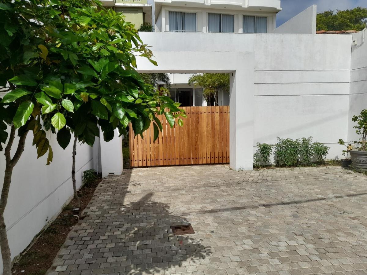 Hotel Marine At Negombo Beach Экстерьер фото