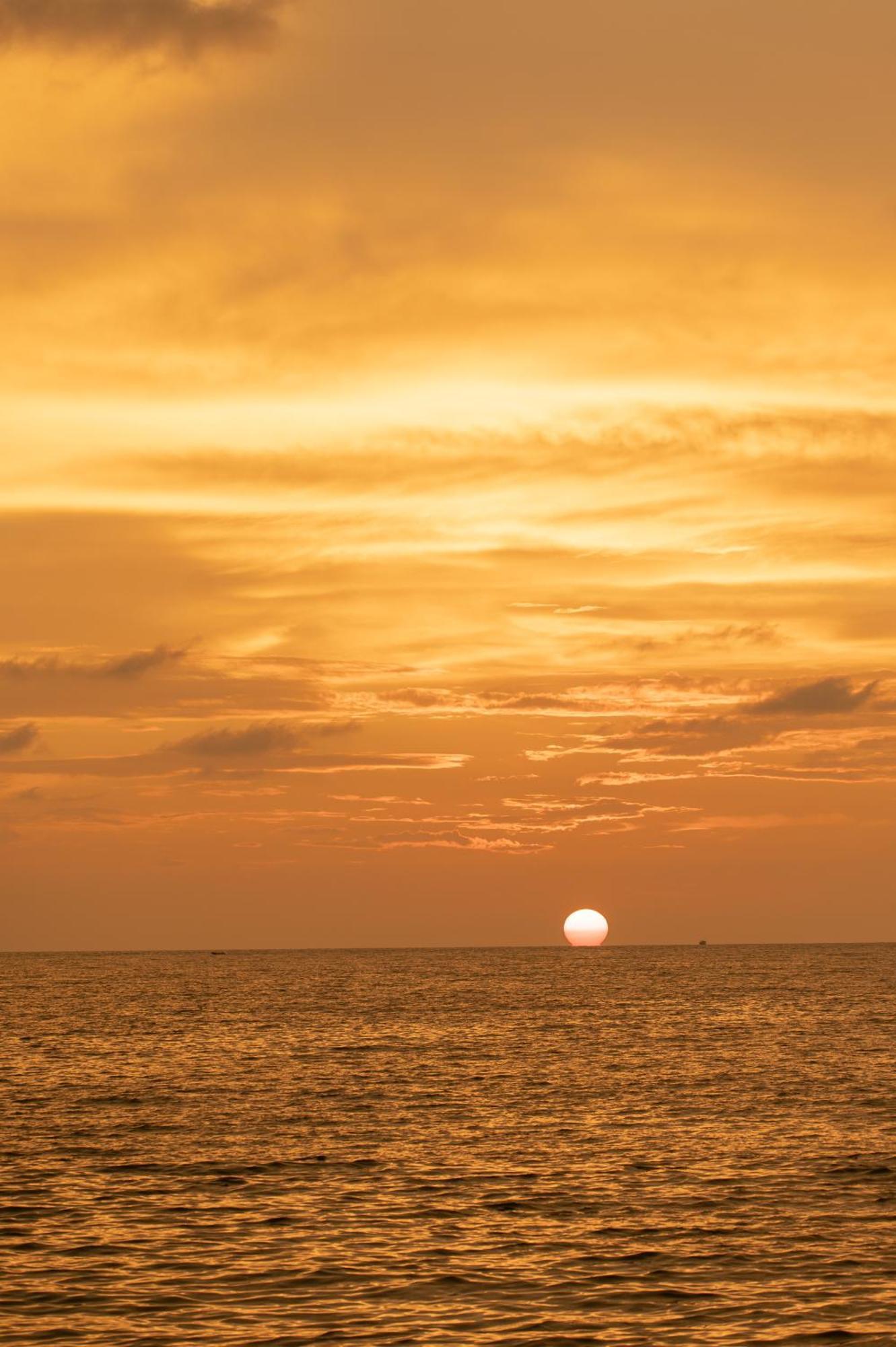 Hotel Marine At Negombo Beach Экстерьер фото