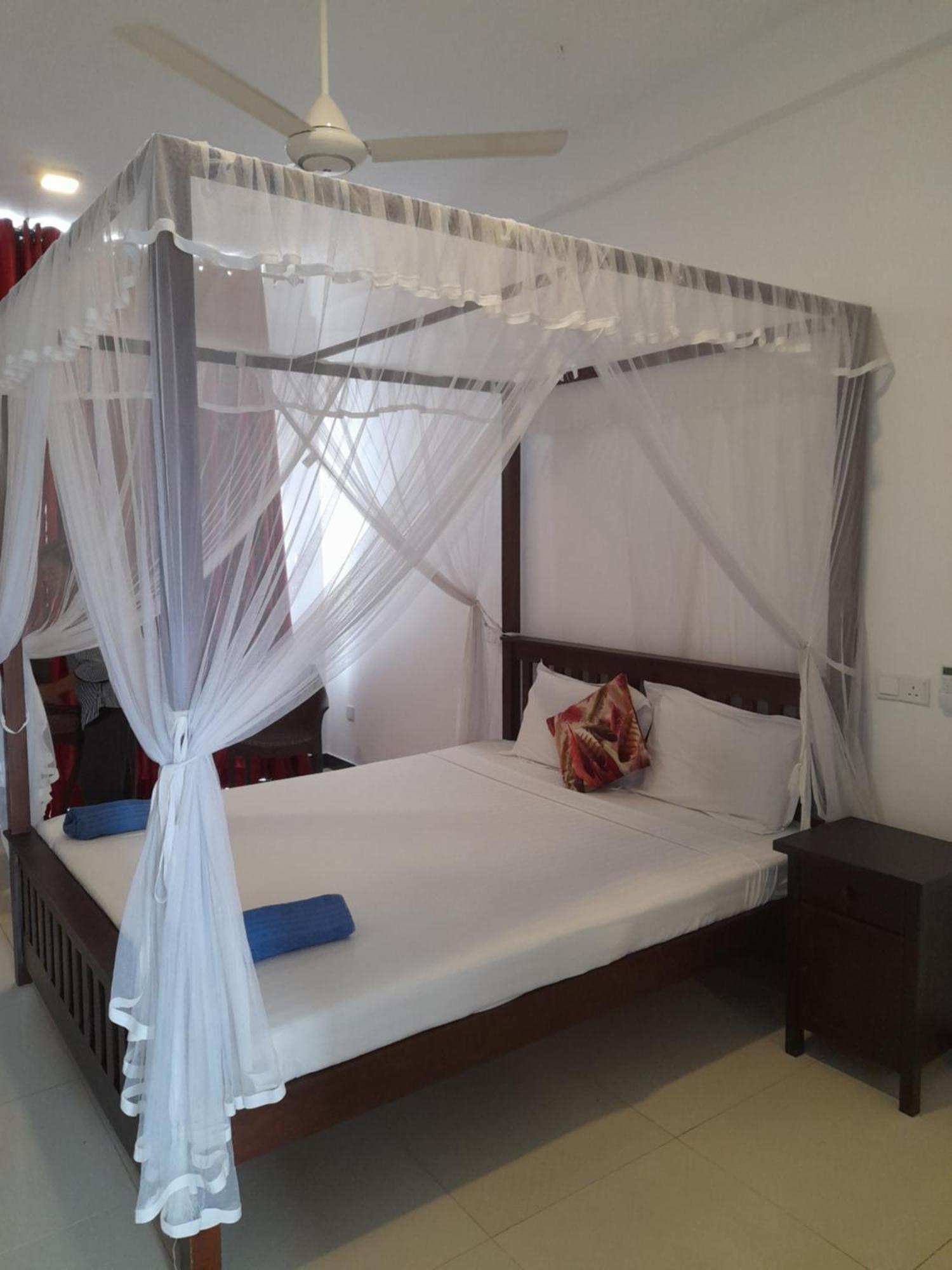 Hotel Marine At Negombo Beach Экстерьер фото