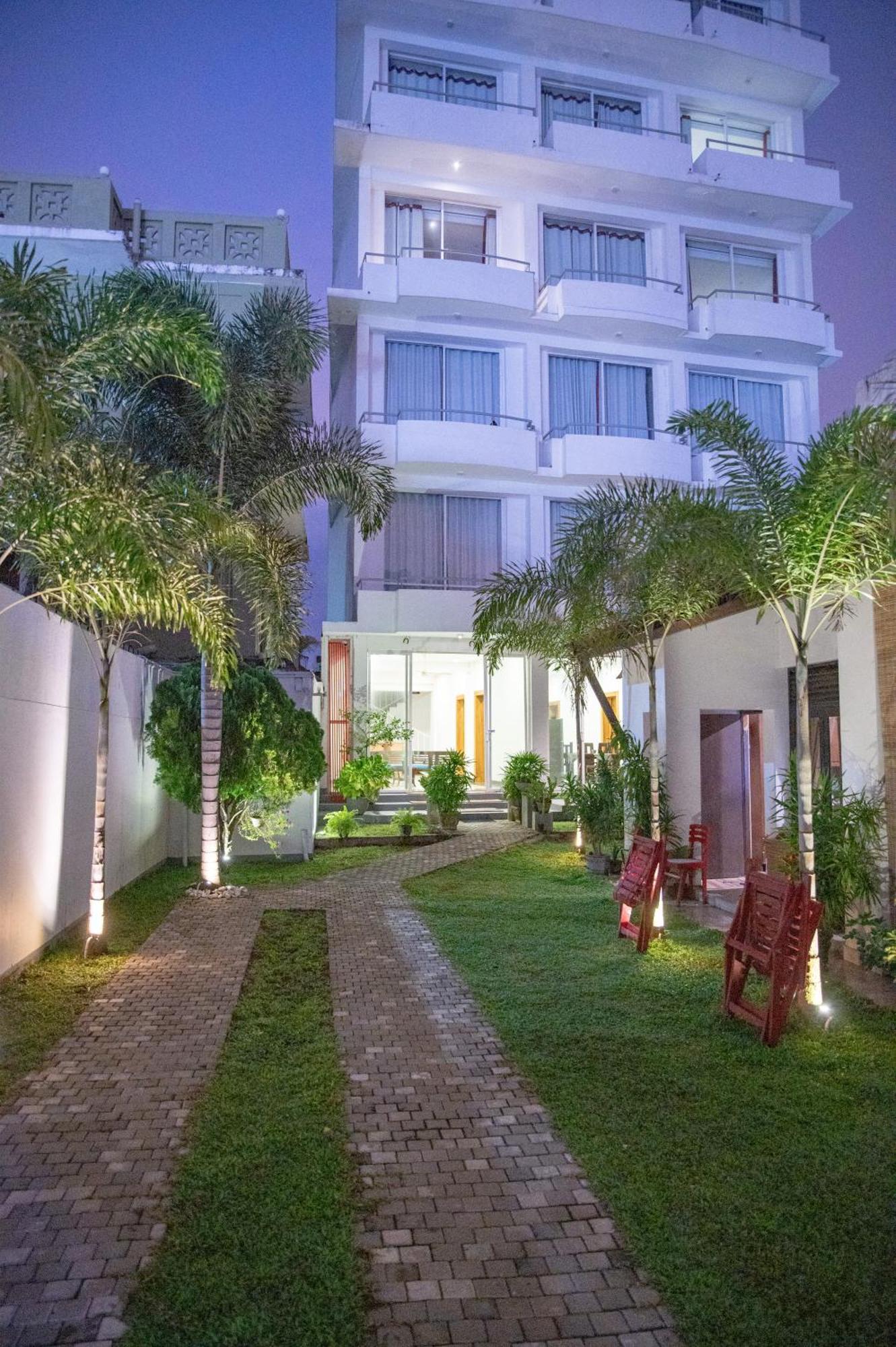 Hotel Marine At Negombo Beach Экстерьер фото