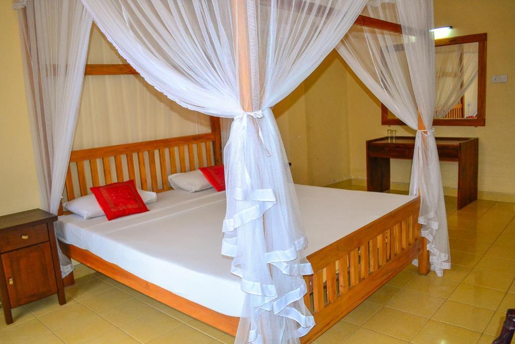 Hotel Marine At Negombo Beach Номер фото