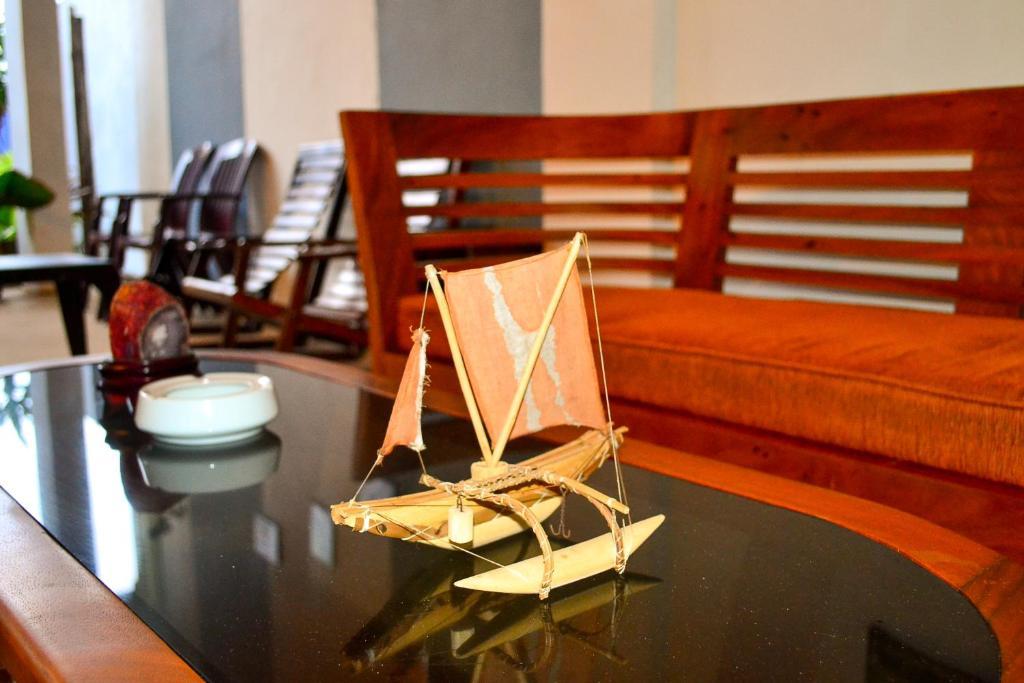 Hotel Marine At Negombo Beach Экстерьер фото
