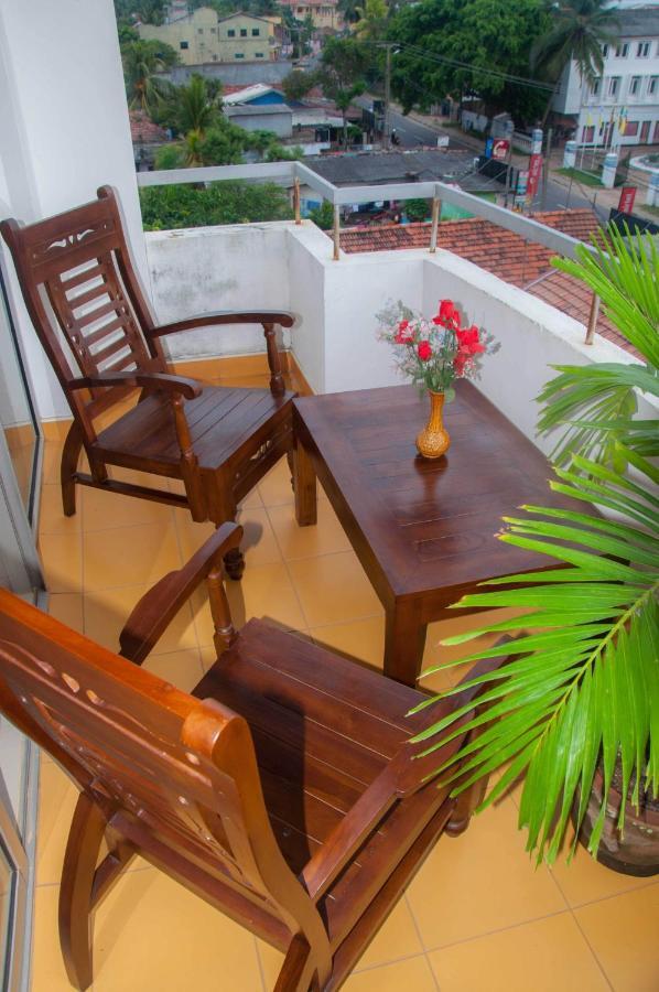Hotel Marine At Negombo Beach Экстерьер фото